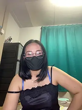 melyiaaa online show from April 29, 2:54 pm