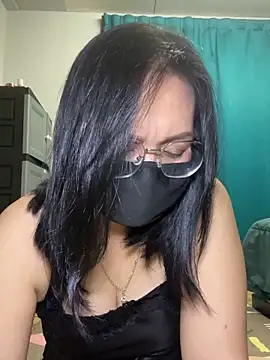 melyiaaa online show from April 15, 2:21 pm