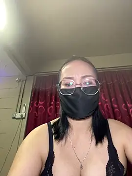 Snapshot of melyiaaa chatting on June 11, 2:47 pm melyiaaa online show from June 11, 2:47 pm