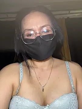 Snapshot of melyiaaa chatting on June 12, 1:20 pm melyiaaa online show from June 12, 1:20 pm