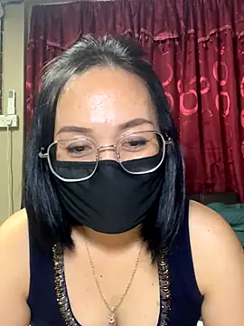 melyiaaa online show from December 3, 2:38 pm