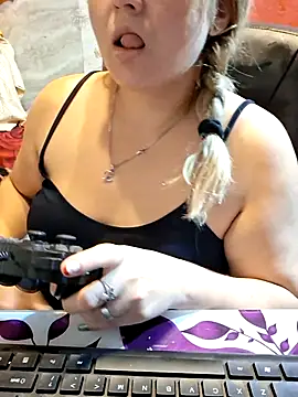 qSensi online show from December 4, 11:37 pm