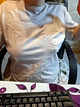 Snapshot of qSensi chatting on October 27, 12:00 am qSensi online show from October 27, 12:00 am