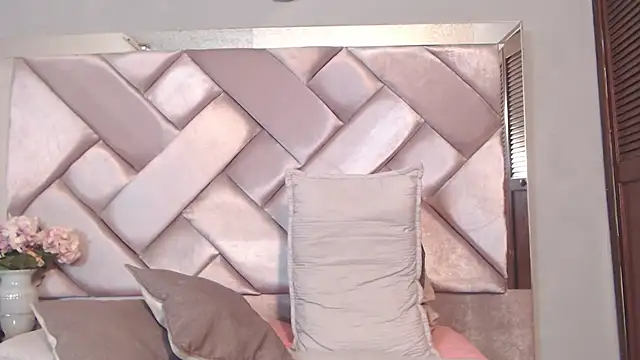 Ashleyroberst online show from June 4, 12:21 pm