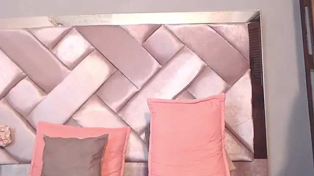 Ashleyroberst online show from May 28, 1:17 pm