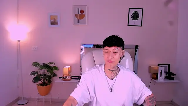 Snapshot of Luci_Rose chatting on November 6, 2:26 am Luci Rose online show from November 6, 2:26 am