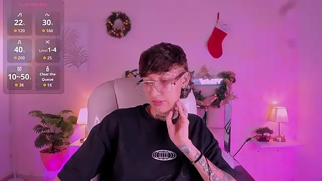 Snapshot of Luci_Rose chatting on November 30, 2:56 am Luci Rose online show from November 30, 2:56 am