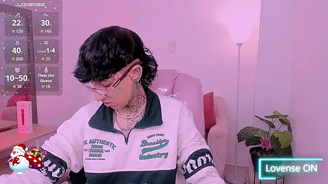 Snapshot of Luci_Rose chatting on December 19, 8:55 pm Luci Rose online show from December 19, 8:55 pm