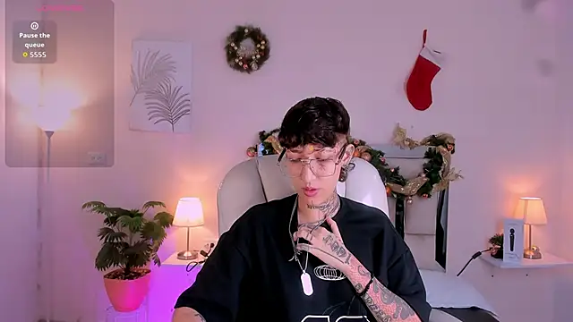 Snapshot of Luci_Rose chatting on November 28, 2:34 am Luci Rose online show from November 28, 2:34 am