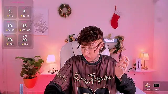 Snapshot of Luci_Rose chatting on December 3, 4:02 am Luci Rose online show from December 3, 4:02 am