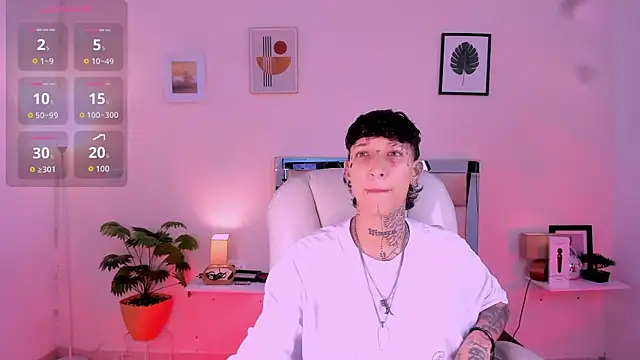 Snapshot of Luci_Rose chatting on November 7, 3:11 am Luci Rose online show from November 7, 3:11 am