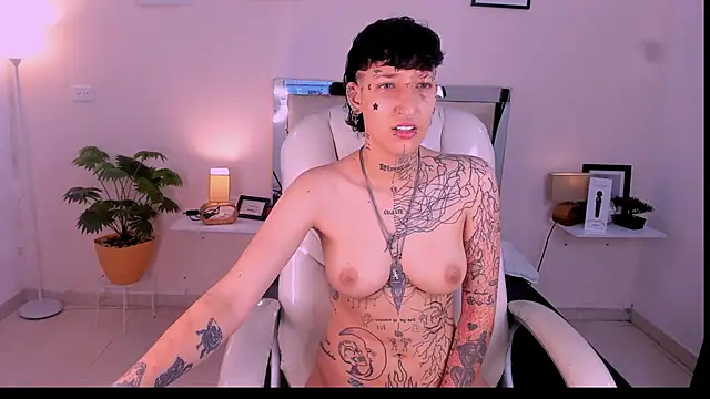 Snapshot of Luci_Rose chatting on November 5, 3:42 am Luci Rose online show from November 5, 3:42 am