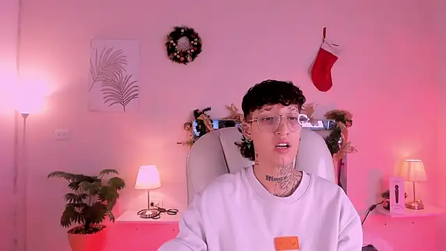 Snapshot of Luci_Rose chatting on December 2, 3:30 am Luci Rose online show from December 2, 3:30 am