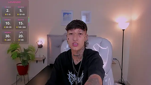 Snapshot of Luci_Rose chatting on November 20, 11:58 pm Luci Rose online show from November 20, 11:58 pm