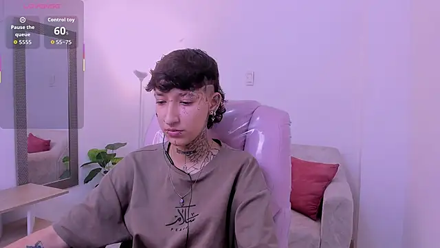 Snapshot of Luci_Rose chatting on November 14, 12:14 am Luci Rose online show from November 14, 12:14 am