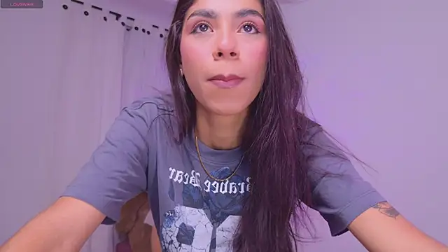 BrunetteAdams001 online show from February 5, 5:03 am