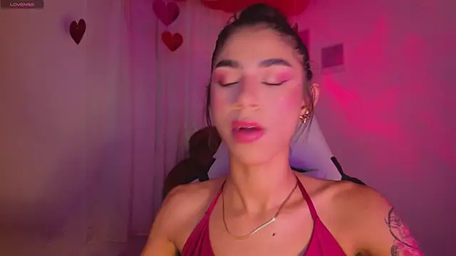 BrunetteAdams001 online show from February 13, 6:46 am