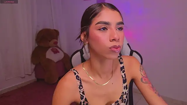 BrunetteAdams001 online show from February 8, 4:43 am