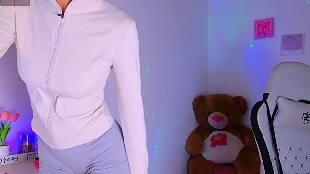 BrunetteAdams001 online show from November 3, 4:17 am