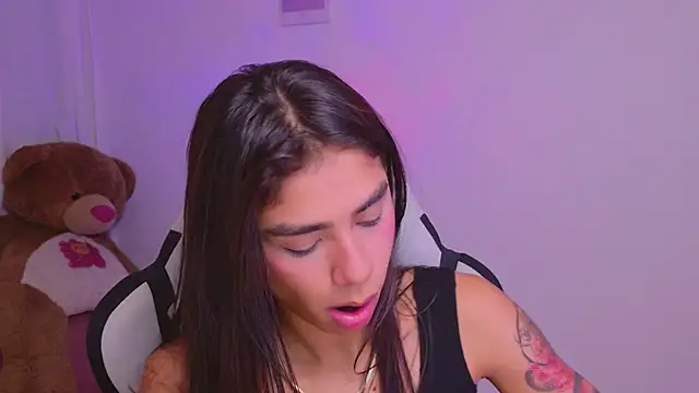 BrunetteAdams001 online show from February 11, 3:39 am