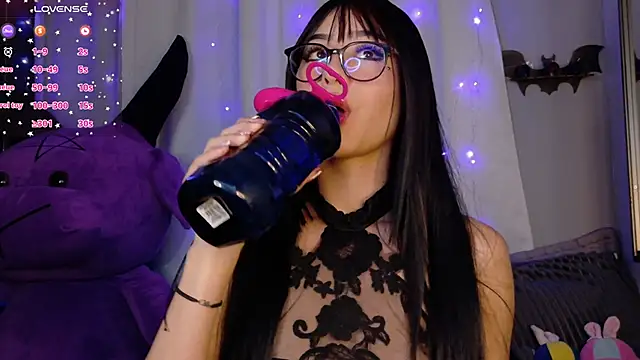 Snapshot of Shar_Succubus chatting on October 1, 1:11 am Shar Succubus online show from October 1, 1:11 am