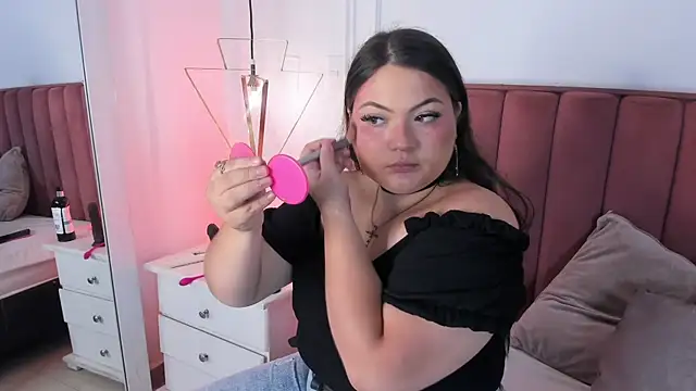 Tessa Sinclaire online show from June 12, 7:33 pm
