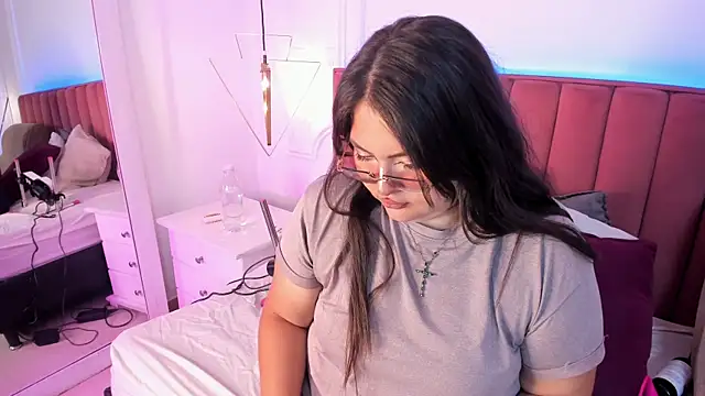 Snapshot of Tessa_Sinclaire chatting on April 23, 9:38 pm Tessa Sinclaire online show from April 23, 9:38 pm