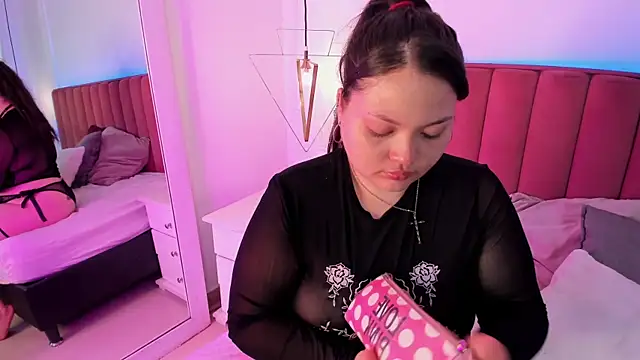 Tessa Sinclaire online show from April 17, 8:44 pm