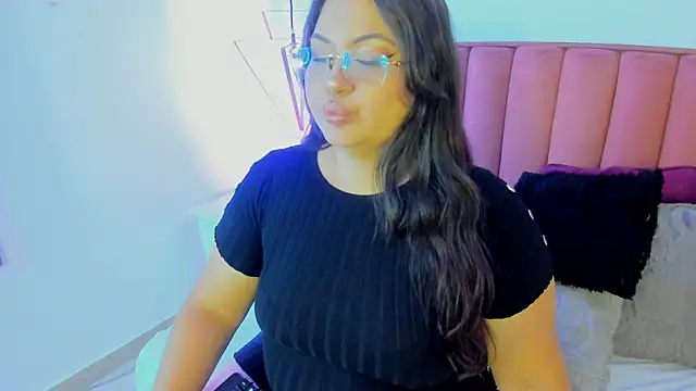 Snapshot of Tessa_Sinclaire chatting on October 3, 9:16 pm Tessa Sinclaire online show from October 3, 9:16 pm