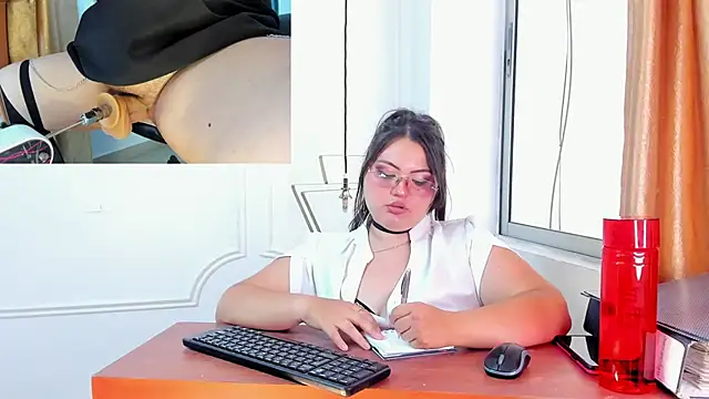 Snapshot of Tessa_Sinclaire chatting on May 5, 8:56 pm Tessa Sinclaire online show from May 5, 8:56 pm
