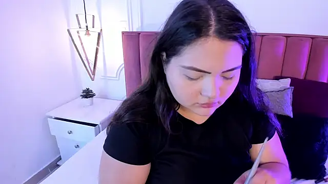 Snapshot of Tessa_Sinclaire chatting on October 13, 7:37 pm Tessa Sinclaire online show from October 13, 7:37 pm