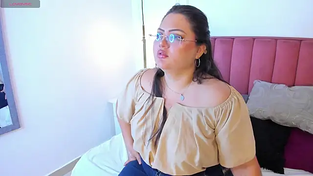 Snapshot of Tessa_Sinclaire chatting on September 19, 11:20 pm Tessa Sinclaire online show from September 19, 11:20 pm