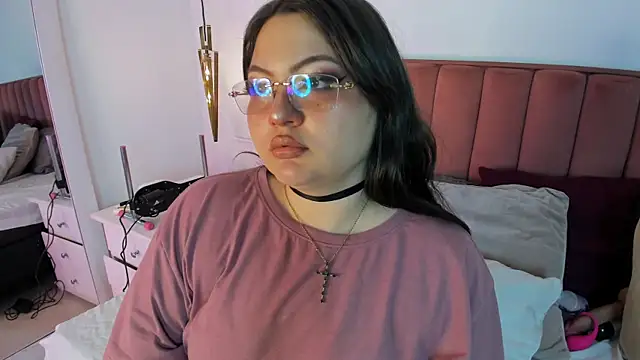Snapshot of Tessa_Sinclaire chatting on May 1, 8:25 pm Tessa Sinclaire online show from May 1, 8:25 pm