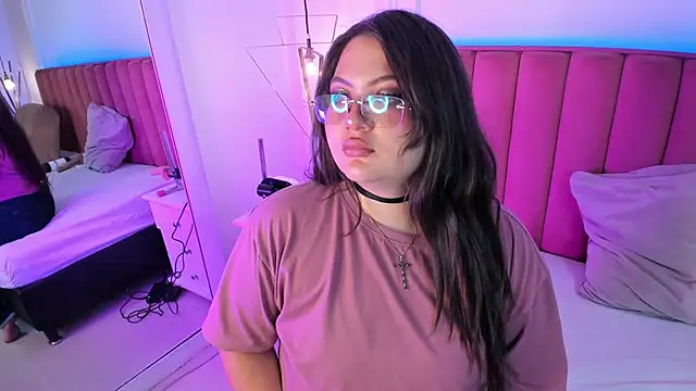 Tessa Sinclaire online show from March 28, 10:00 pm