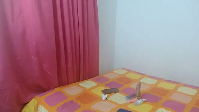 Snapshot of lolascarlett chatting on September 19, 12:25 am lolascarlett online show from September 19, 12:25 am