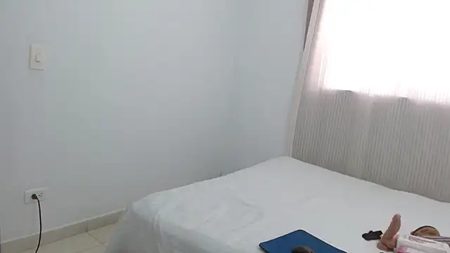 lolascarlett online show from November 9, 4:55 pm