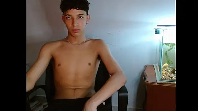 Snapshot of Xtremeplay_18 chatting on October 8, 11:38 pm Xtremeplay 18 online show from October 8, 11:38 pm