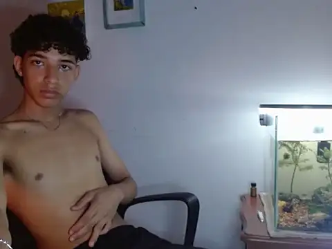 Snapshot of Xtremeplay_18 chatting on September 22, 8:48 pm Xtremeplay 18 online show from September 22, 8:48 pm