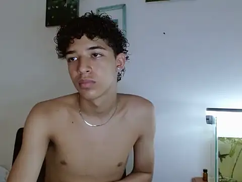Snapshot of Xtremeplay_18 chatting on September 23, 6:48 pm Xtremeplay 18 online show from September 23, 6:48 pm