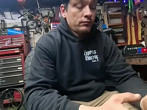 twistafatpipe online show from March 3, 11:45 pm