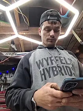 twistafatpipe online show from April 1, 11:11 am