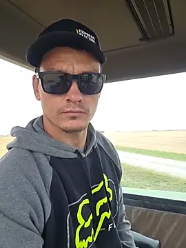 twistafatpipe online show from October 25, 3:12 pm