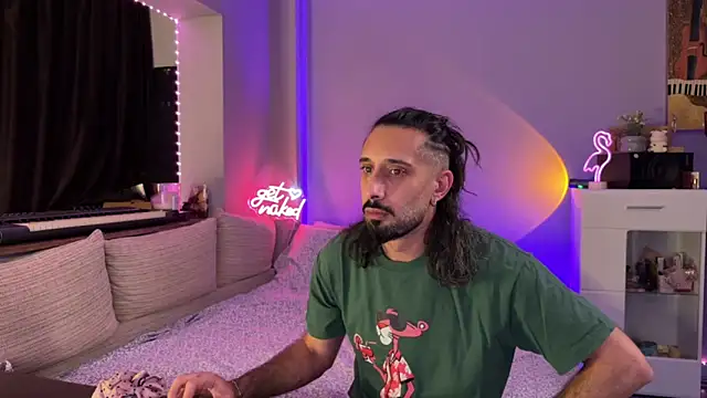 Snapshot of Secret_Lovers1 chatting on June 1, 6:29 pm Secret Lovers1 online show from June 1, 6:29 pm