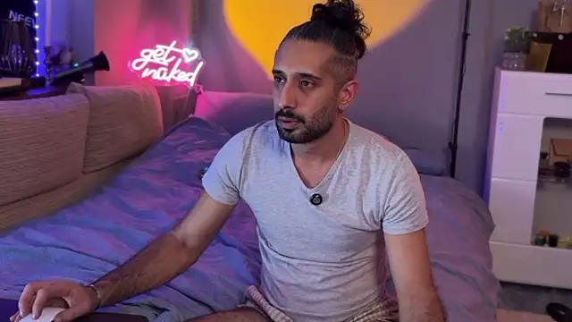 Secret Lovers1 online show from April 10, 11:23 pm