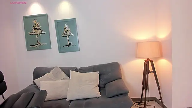 VeronicaBlue online show from October 31, 9:39 am