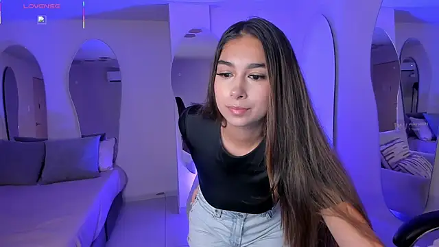 VeronicaBlue online show from June 7, 9:47 am