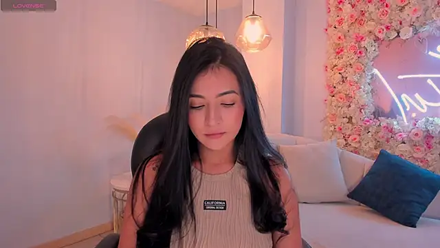 Snapshot of AyshelBrown chatting on October 8, 5:09 am AyshelBrown online show from October 8, 5:09 am