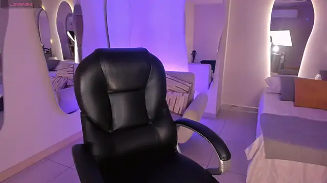 Snapshot of AyshelBrown chatting on October 14, 3:51 am AyshelBrown online show from October 14, 3:51 am