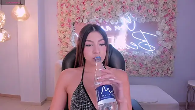 Snapshot of MaddisonTaylor1 chatting on November 30, 11:05 pm MaddisonTaylor1 online show from November 30, 11:05 pm