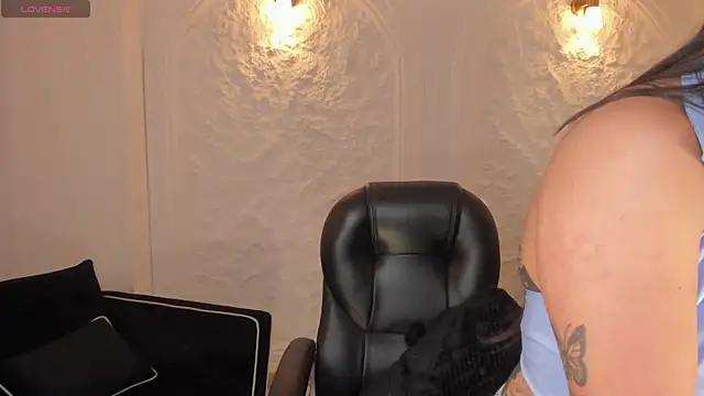 Snapshot of MilaColeman chatting on November 15, 2:15 am MilaColeman online show from November 15, 2:15 am